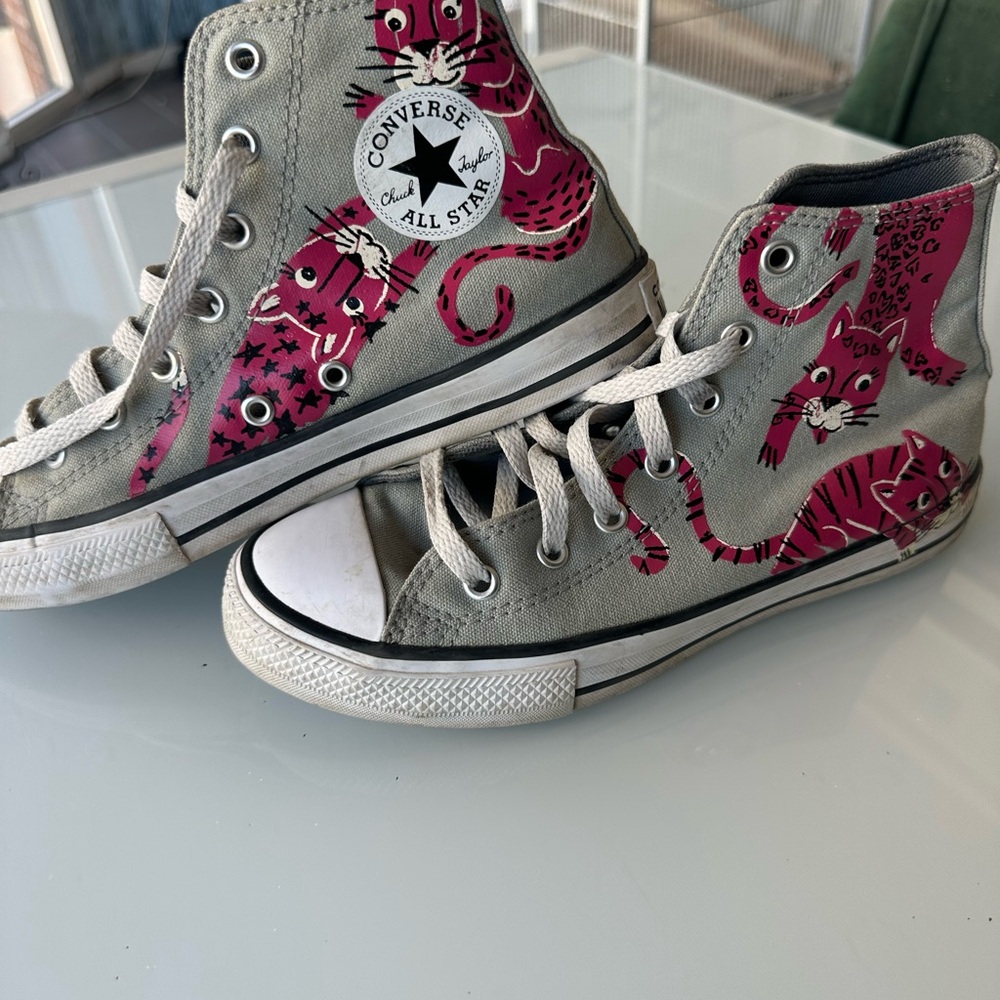 Converse Gray High-Tops with pink tigers and leopards size 3 Junior Girl’s